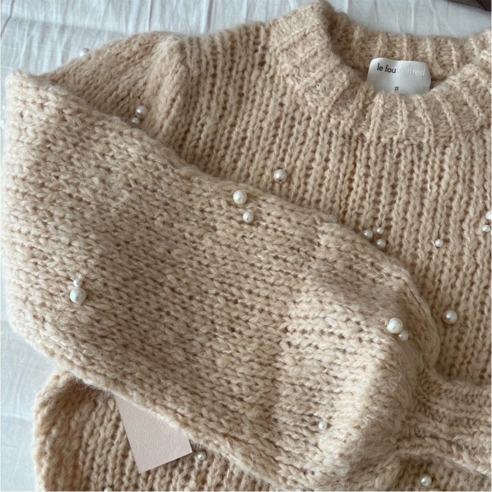 BNWT aritzia le fou shimmy pearl sweater in size XS